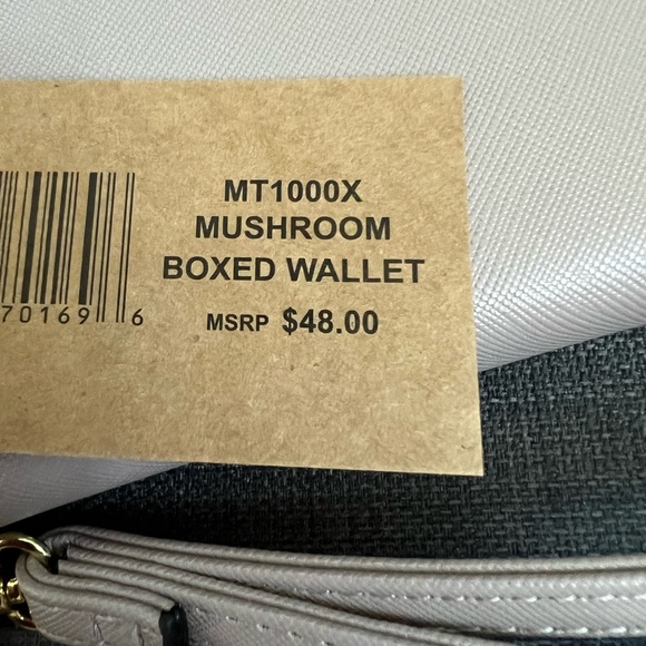 NWT STEVE MADDEN ZIP AROUND WALLET WRISTLET CASE WITH BOX - Picture 9 of 9